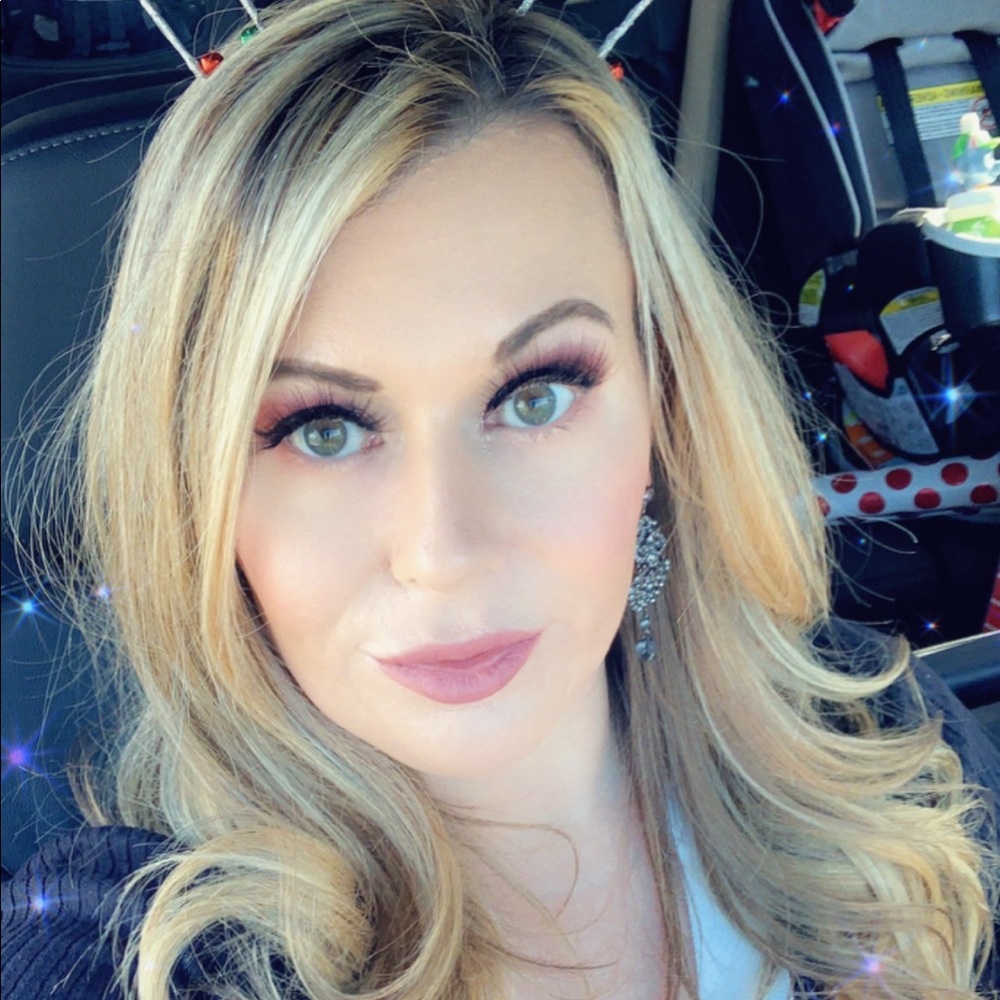 Meet your Posher, Monica